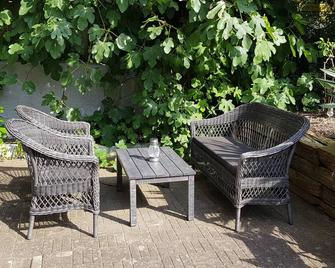 Central 1 room apartment 60m from the harbor - Sønderborg - Patio