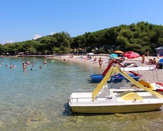 Apartments by the sea Tisno, Murter - 5136 - Tisno