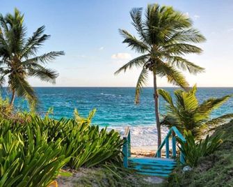 La Bougainvillea Hotel and Villas - Governor’s Harbour - Beach