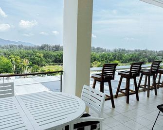 Luxurious 3 Bedroom Penthouse Condo/Apartment - Choeng Thale - Balcony