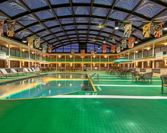 Best Western Green Bay Inn Conference Center - גרין ביי - בריכה