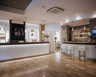 Hotel Lalla Beauty & Relax - צ'זנאטיקו - בר