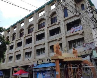 Iroomz Hotel Sundar - Nellore - Edificio