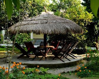 Traveller Jungle Camp - Sauraha - Patio