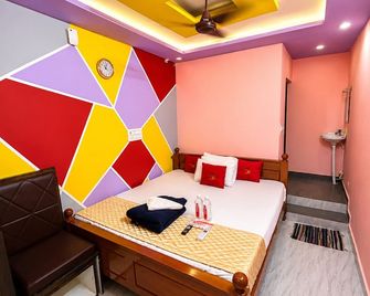 Panmozhi residency - Tiruvannāmalai - Bedroom