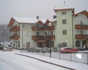 Hotel Fior Di Bosco - Giovo - Building