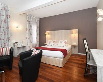 Logis Hôtel du Centre - Halte idéale en cyclotourisme avec garage à vélos clos - Мольсайм - Спальня
