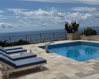 Casa Oliva Villas with private heating pools - Budva - Basen