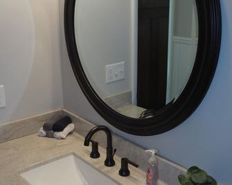Lorlee - A Large And Luxurious Lakefront Cottage! - Dowagiac - Room amenity