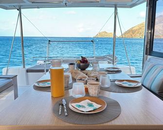 Tintamarre exclusive dinner and night at anchor - Grand-Case