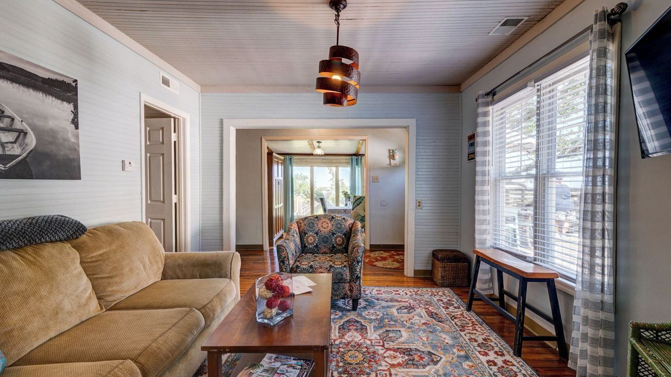 Riverside Inn and Cottages