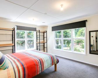 Mama and Papa's - Havelock North Holiday Home - Havelock North - Bedroom