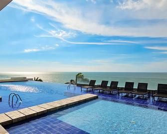 Hotel Poseidon - Manta - Pool