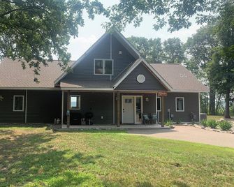 Amazing Lake Home in Baxter. Minutes to the golf courses and area attractions - Brainerd - Gebäude