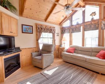 Mill Creek Ranch Resort - Canton - Living room