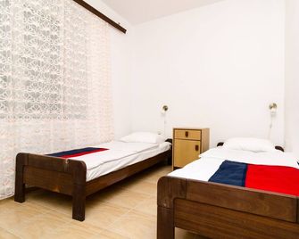 Guest House Kiko - Budget Double Room - No.3 - Pomena - Bedroom