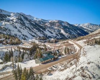 Wildcat Lodge - within minutes of Alta and Snowbird - Alta - Outdoors view