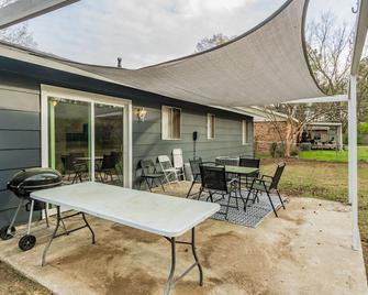 Cheerful 3 Br 2ba Home In Great Neighborhood! - Jacksonville - Patio