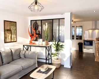 Appartement charmant à La Cadière-d'Azur, 68 m², jacuzzi - La Cadière-d'Azur - Sala de estar