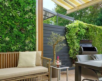 Lovely home in Kortgene with sauna - Kortgene - Patio