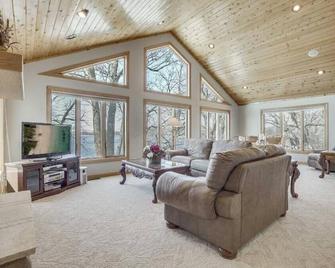 Cedar Escape - Your Lake Home Away From Home - Annandale - Sala de estar