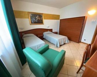 Mini Hotel - Asti - Yatak Odası