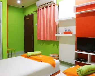 Seungit Syariah Inn Tebet Mitra RedDoorz - Jakarta - Soverom