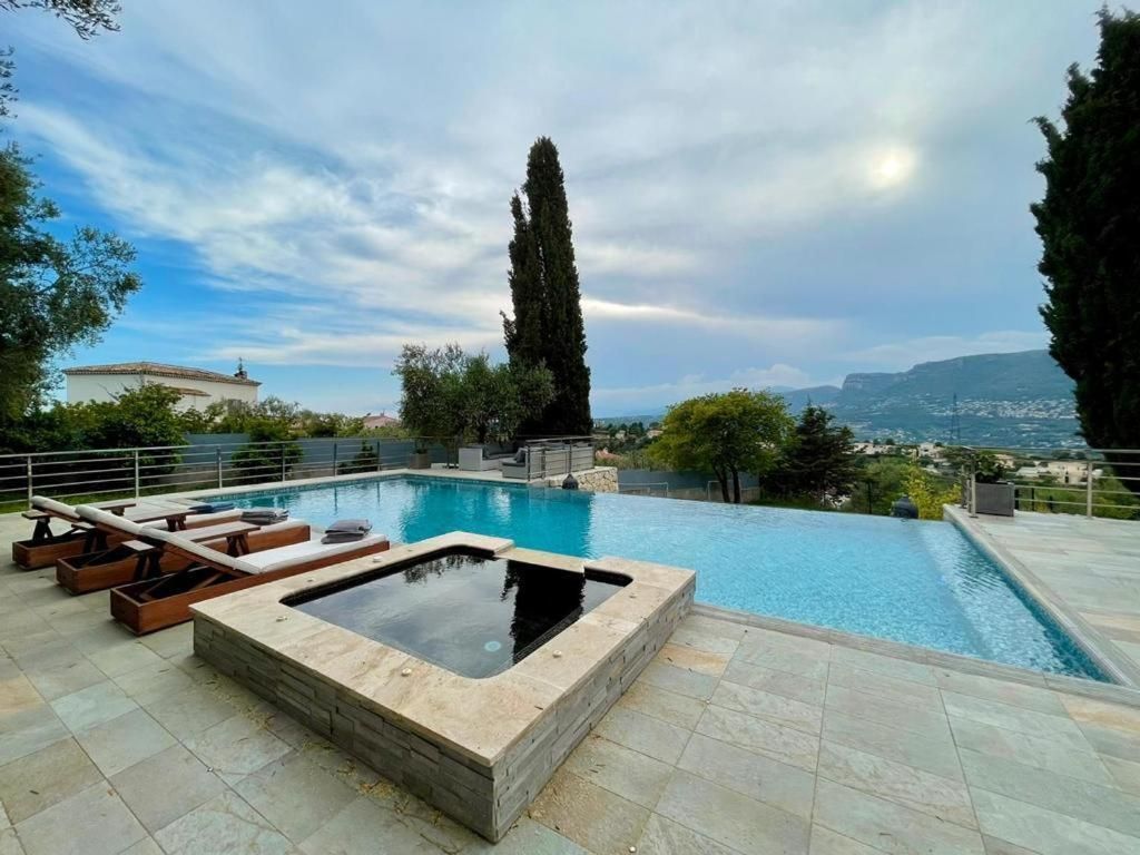 Escondida - ניס - בריכה