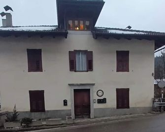 Typical attic room in Fucine di Ossana for one or two families - Fucine - Edificio