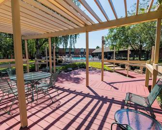 Fireside Inn & Suites Portland - Portland - Patio