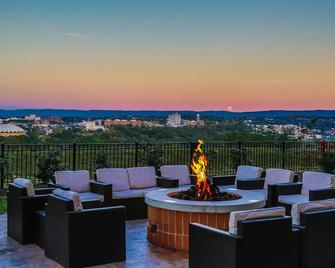 Courtyard by Marriott Morgantown - מורגנטאון - מרפסת