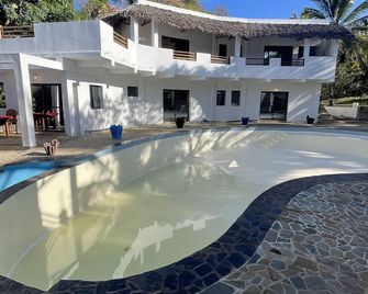 Hotel Ocean Beach - Nosy Be - Pool