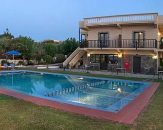 Studios Kydonia - Gerani - Piscina