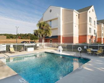 Fairfield Inn by Marriott Orangeburg - Orangeburg - Piscina