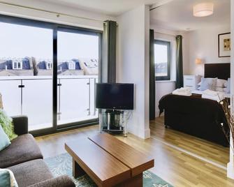 Your Space Apartments - Eden House - Cambridge - Living room