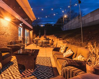 Holiday Inn Express & Suites New Martinsville By IHG - New Martinsville - Patio