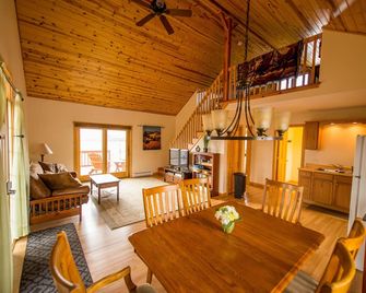 Paradise Valley with Yellowstone River Fishing Access - Livingston - Dining room