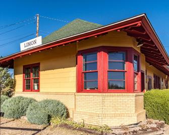 Holiday Inn Express Hotel & Suites Limon I-70 - Limon - Building