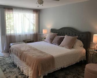 Cherry Blossom Hill, completely renovated and newly decorated - Hector - Habitación