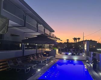 Best Paradise In Nikiti - Nikiti - Uima-allas