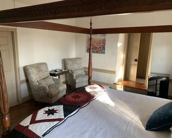 The Avenue Guesthouse and Gallery - Lititz - Bedroom