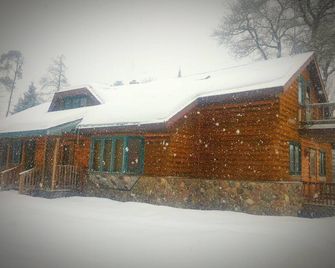 Quiet, isolated, beautiful home - Crivitz - Edificio