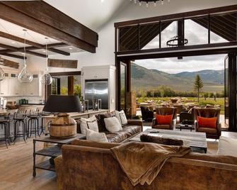 Abode at Twilight Ranch | One of a Kind Mountain Home on Spectacular Estate! - Snyderville - Living room