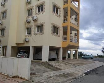 Pasianna Hotel Apartments - Larnaca - Building