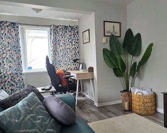 Bright, central location. Walking to all amenities. - Kentville - Living room