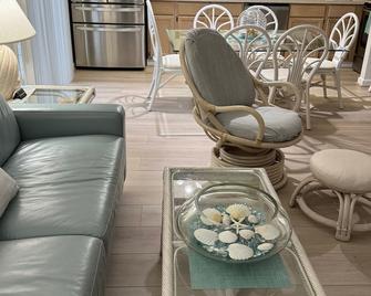 Perfect Family Vacation at Bethany Beach Cottages! - Bethany Beach - Living room
