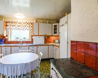 Cozy Home In Vänersborg With Wifi - Vänersborg - Kitchen