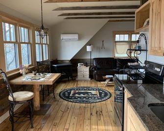 Artsy Mountain View Loft - Asheville - Sala de estar