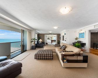 De Ville Apartments - Main Beach - Living room