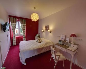 Logis Hôtel de Paris - Murol - Schlafzimmer
